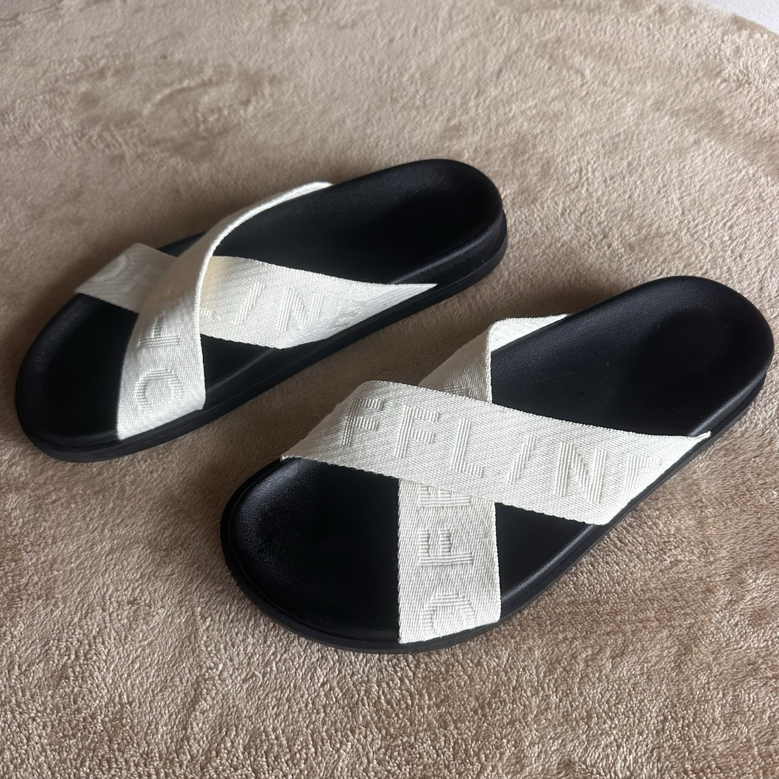 Women’s OFFLINE by Aerie Criss Cross Slides Natural Cream Size 8