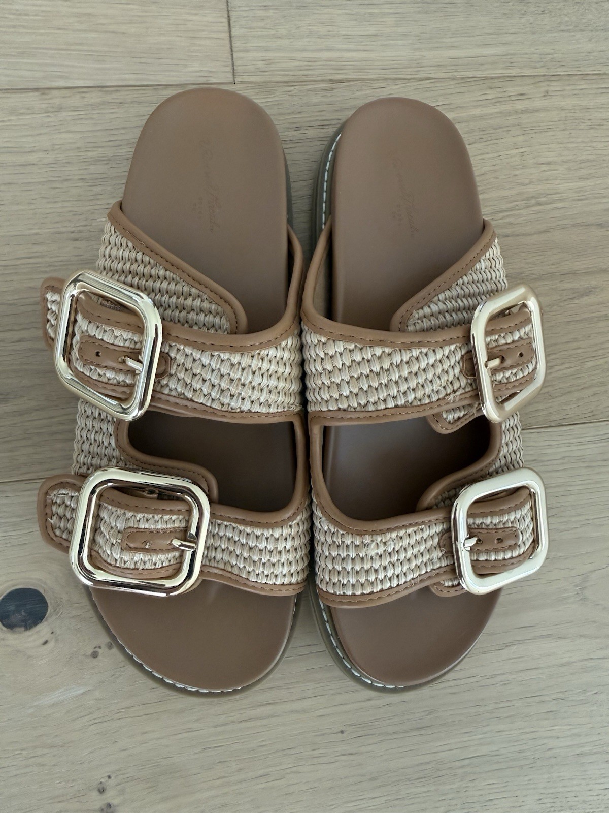 New Women’s Tan Woven Buckle Sandals – Universal Threads size 8.5