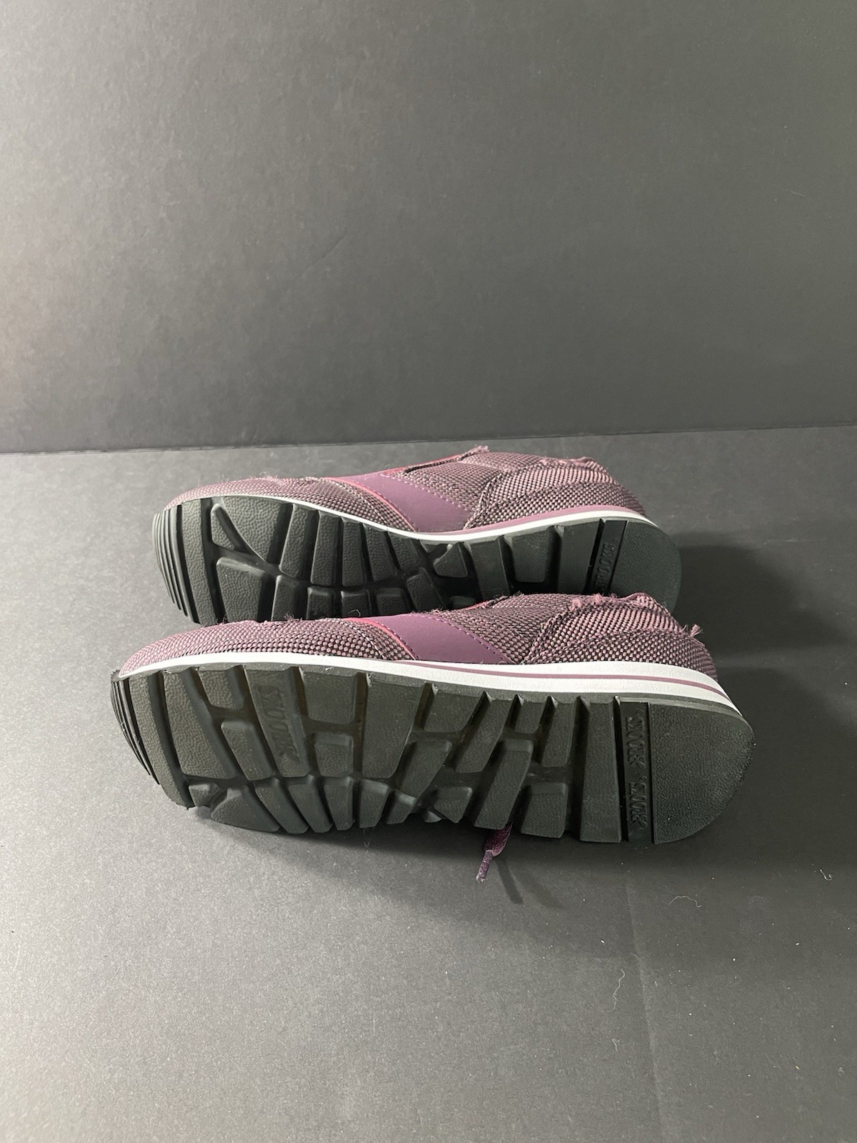 Brooks Women’s Athletic Sneaker Burgundy Size 7 Medium Activewear Casual