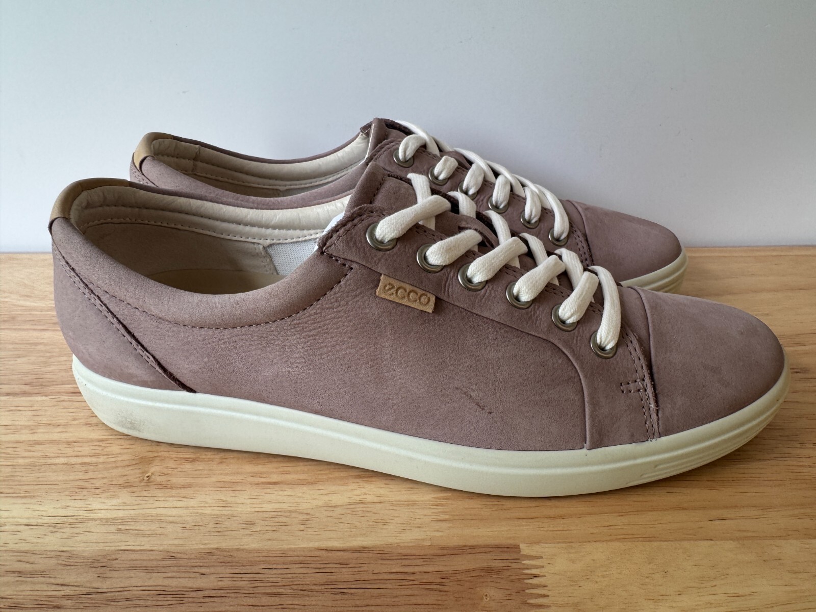 ECCO Soft 7 Women’s Nubuck Leather Sneaker Grey Rose Size US 10-10.5 / EU 41