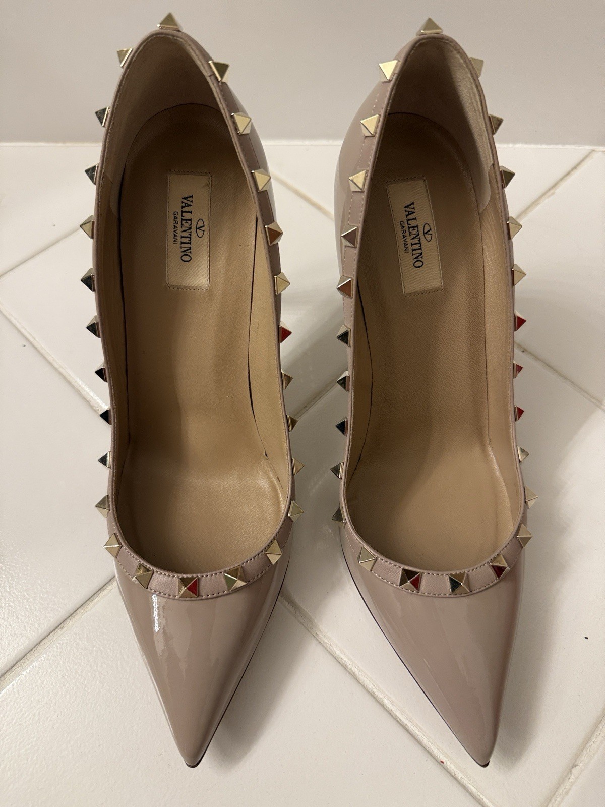 Valentino Garavani Women’s Rockstud Pumps 41.5 Patent Leather Beige