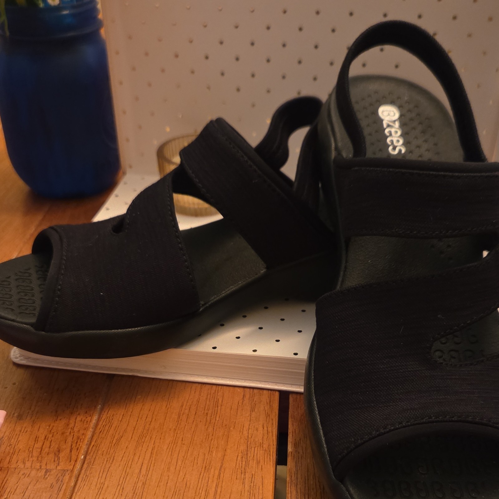 Bzees Women’s Strappy Sandals Hook & Loop Cushioned Comfort Black US 8