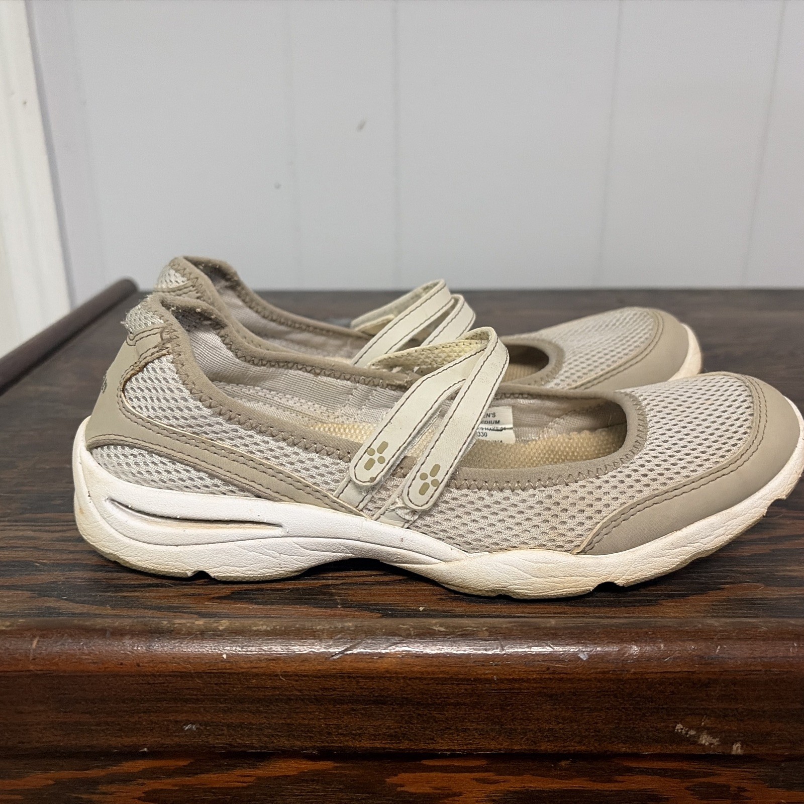 L.L.Bean Women’s Mary Janes Shoes Size 7.5 Non-Marking Soles Leather Straps