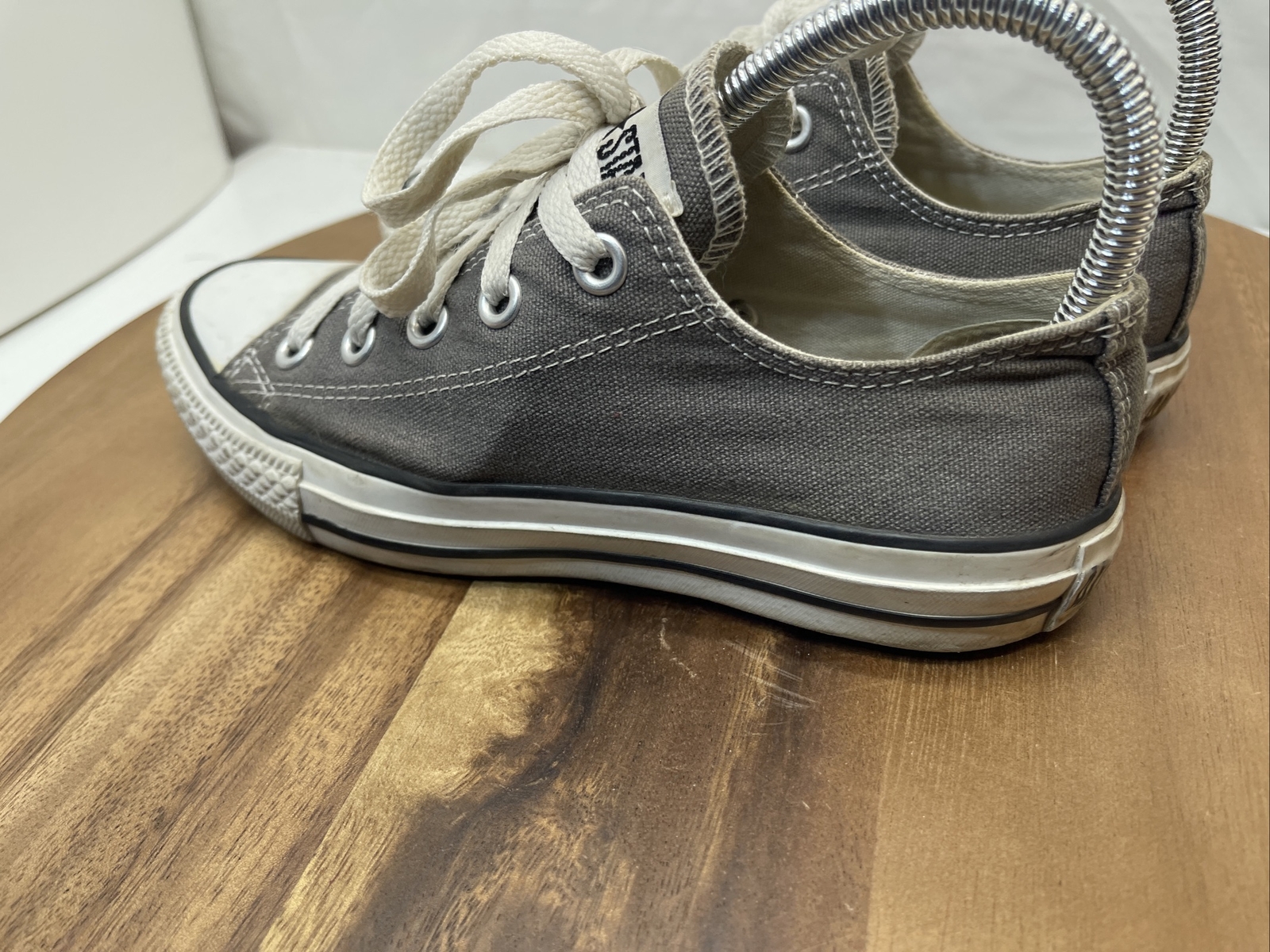 EUC Converse All Stars Shoes Sneakers Low Top Gray Mens 4 Womens 6 Unasex