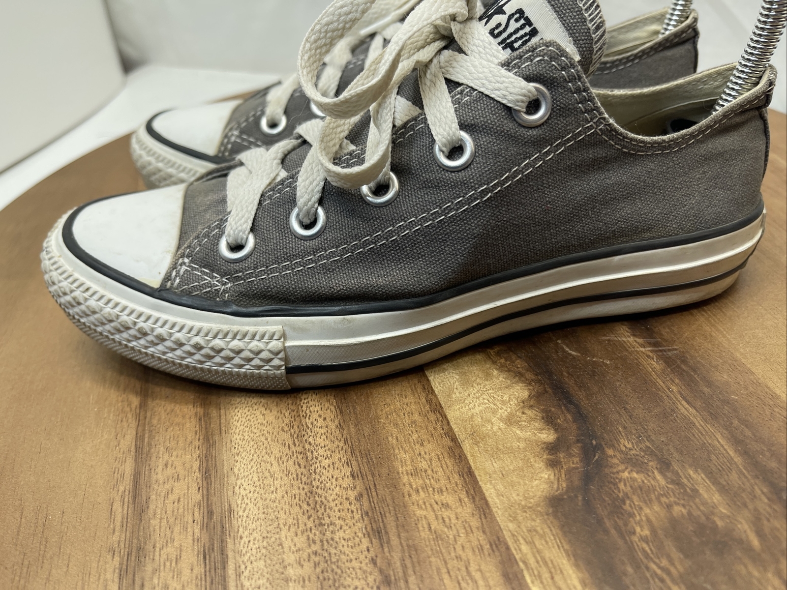 EUC Converse All Stars Shoes Sneakers Low Top Gray Mens 4 Womens 6 Unasex