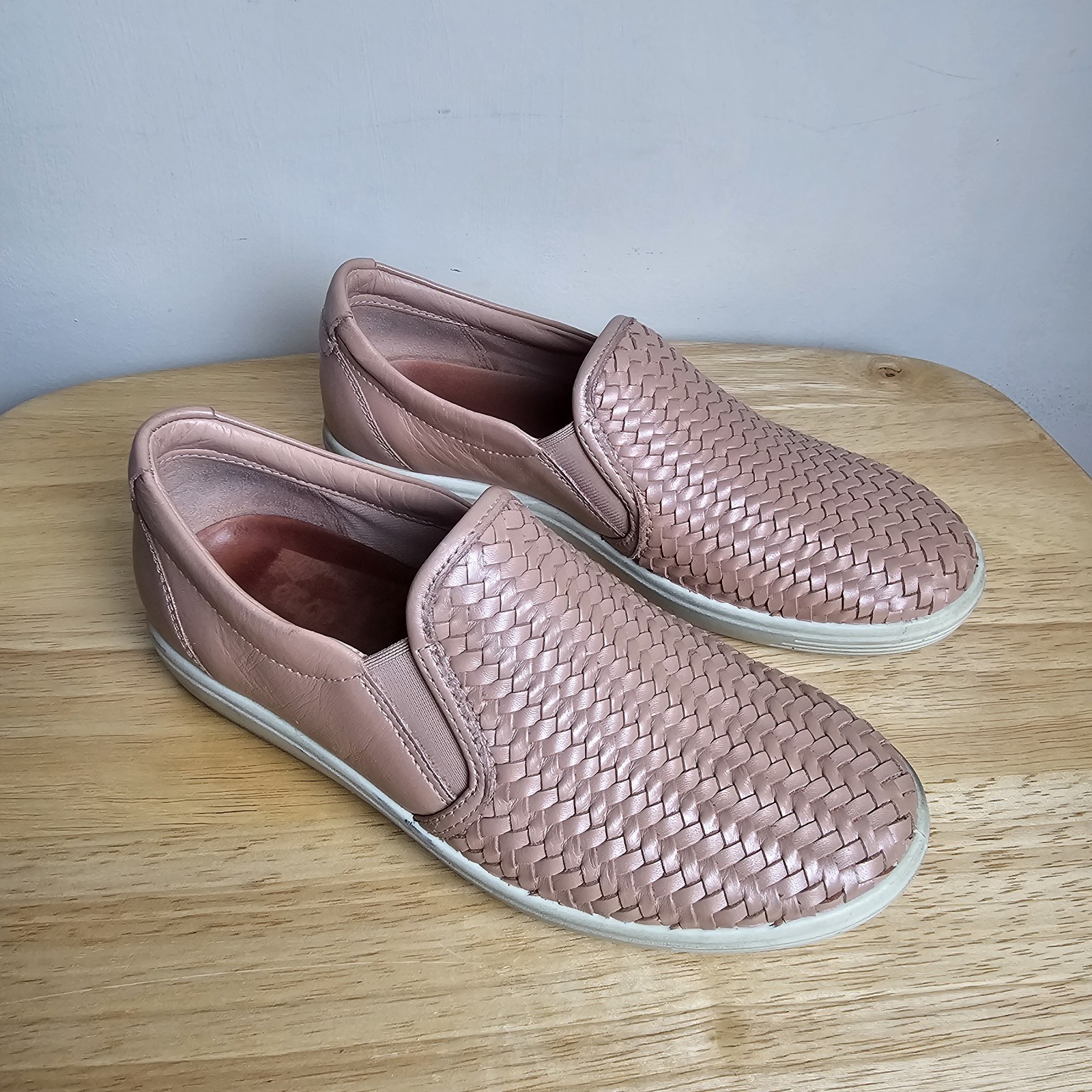 ECCO Soft 7 Shimmer Pink Woven Leather Slip on Sneaker Size EU 36 US 6.5