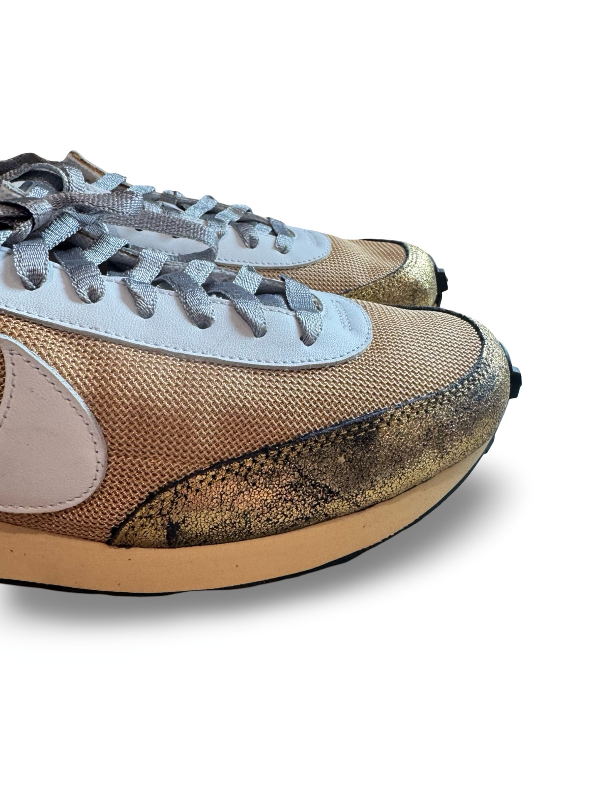 Sz 11 – Women’s Nike Daybreak ‘Golden Gals’ DO5883 700
