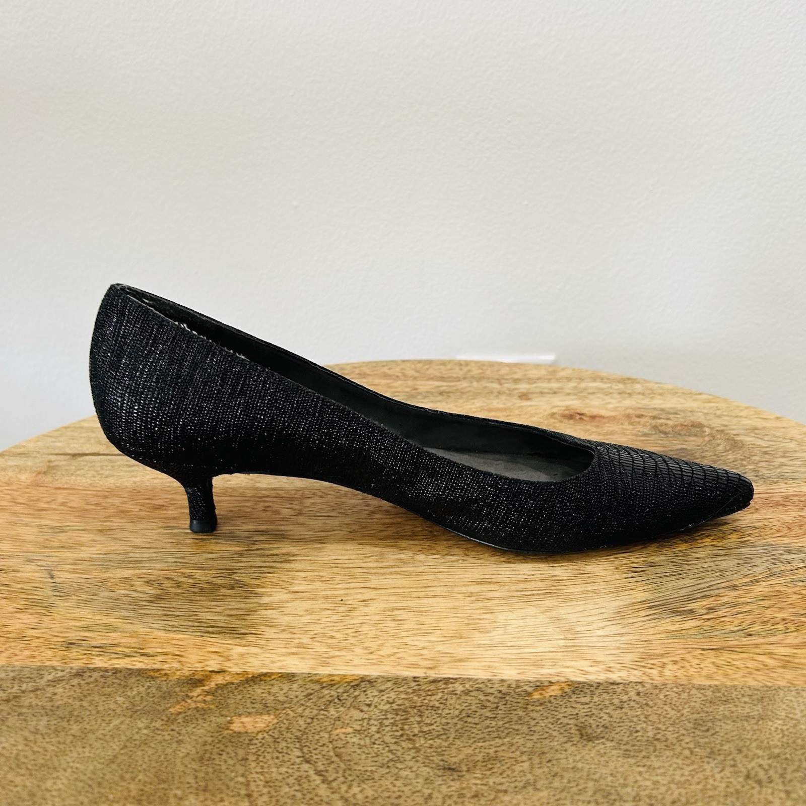 Vintage 1990s Black Stuart Weitzman Textured Poco Kitten Heels Size 8.5
