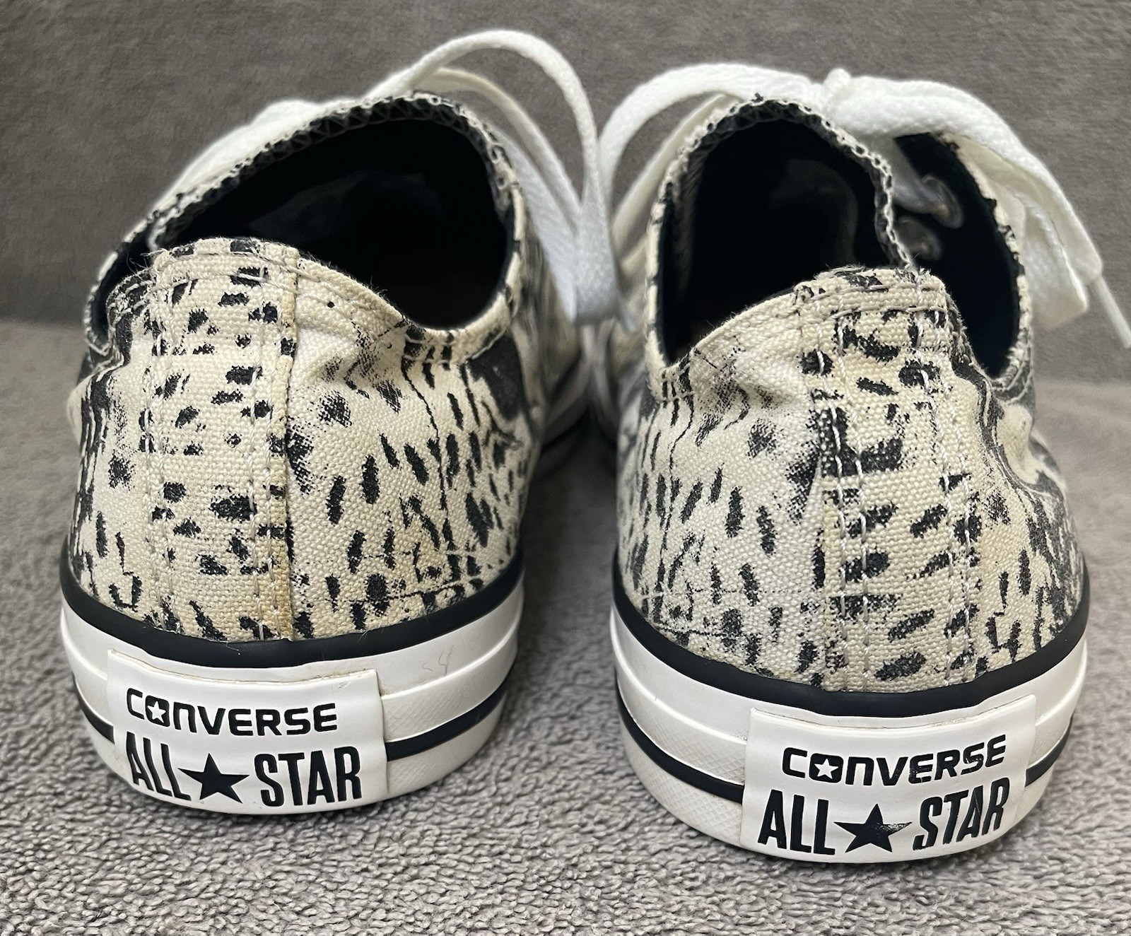 Converse Chuck Taylor All star Womens Size 9 Black White Print