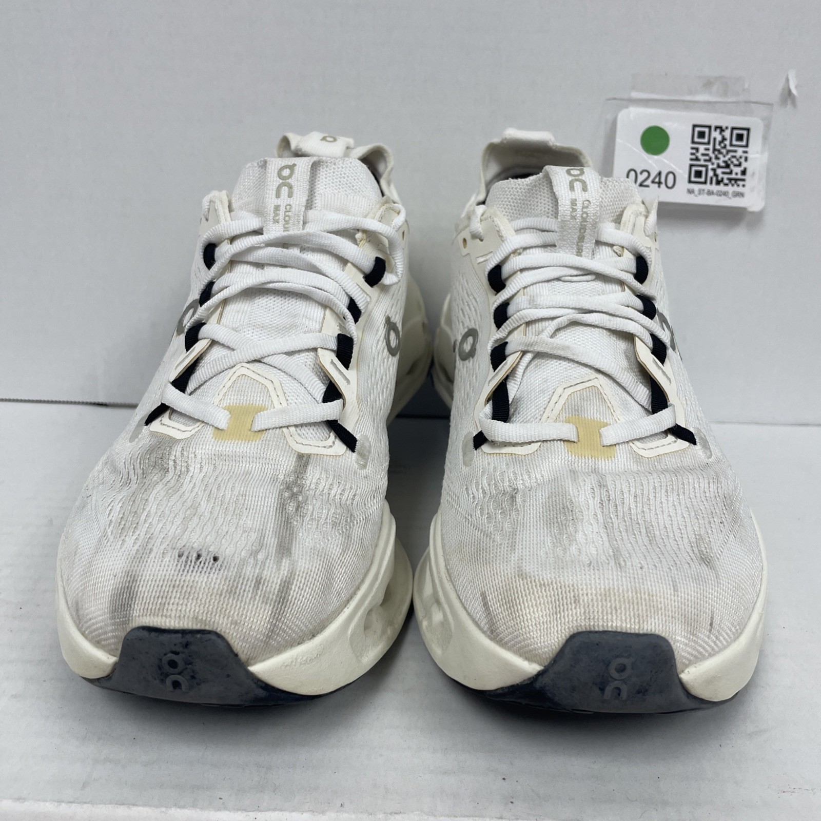 On Cloudsurfer Max U.S. Women’s Size 10 White Missing Insoles
