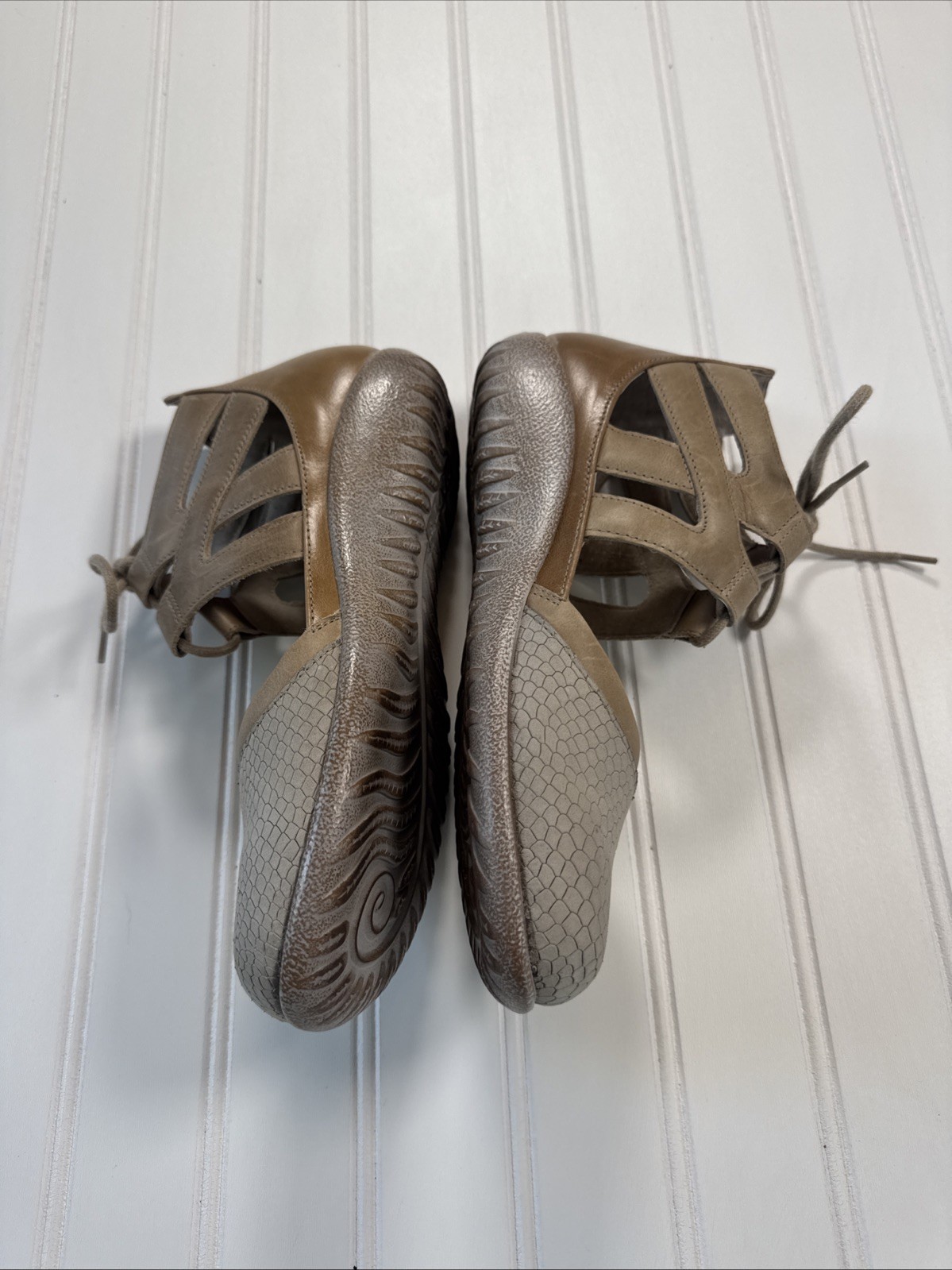 Naot Women’s Lace Up Kata Shoes US 7 EU 38 Beige Lizard Leather Comfort $199
