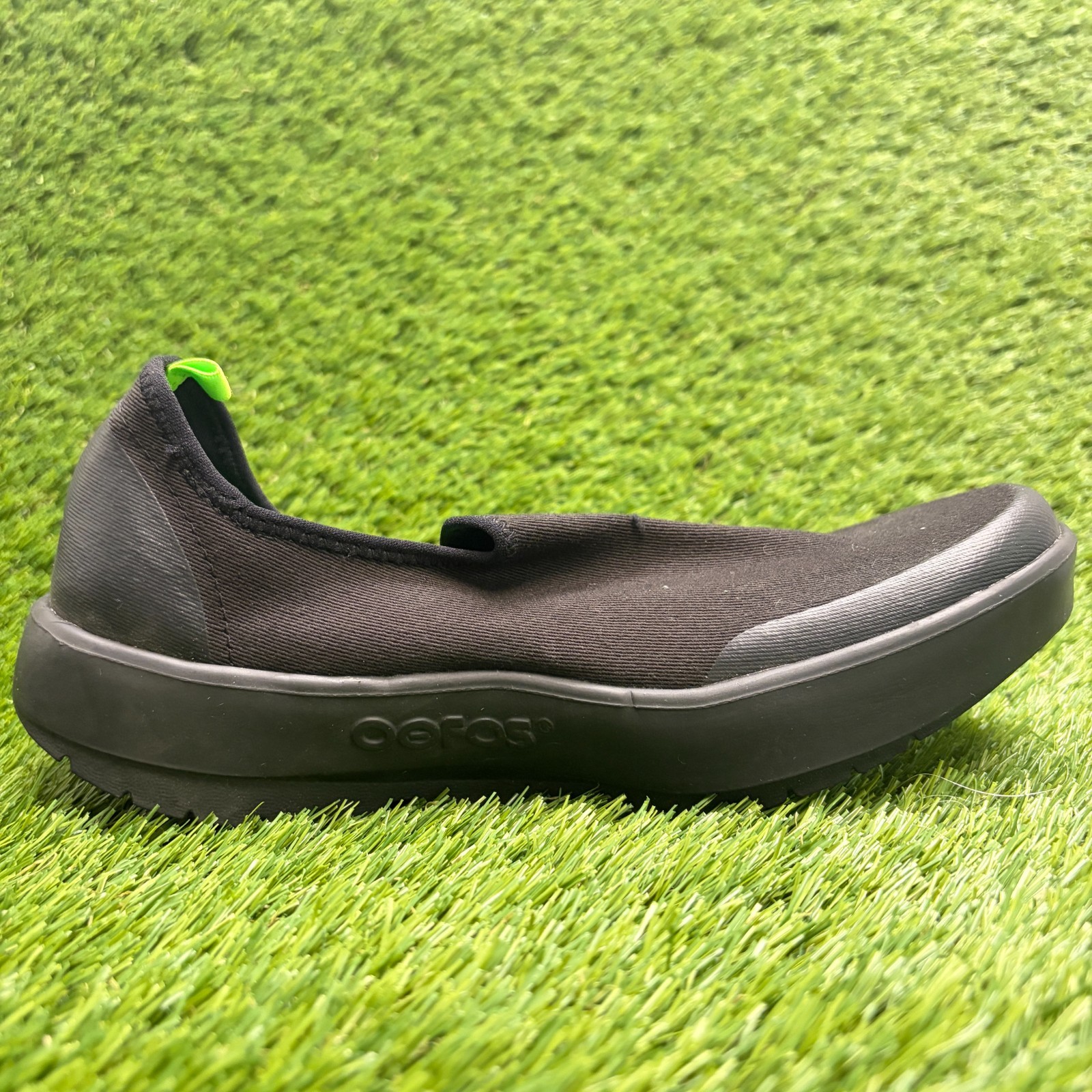 OOFOS OOmg eeZee Low Womens Size 9.5 Black Casual Walking Slip On Recovery Shoes