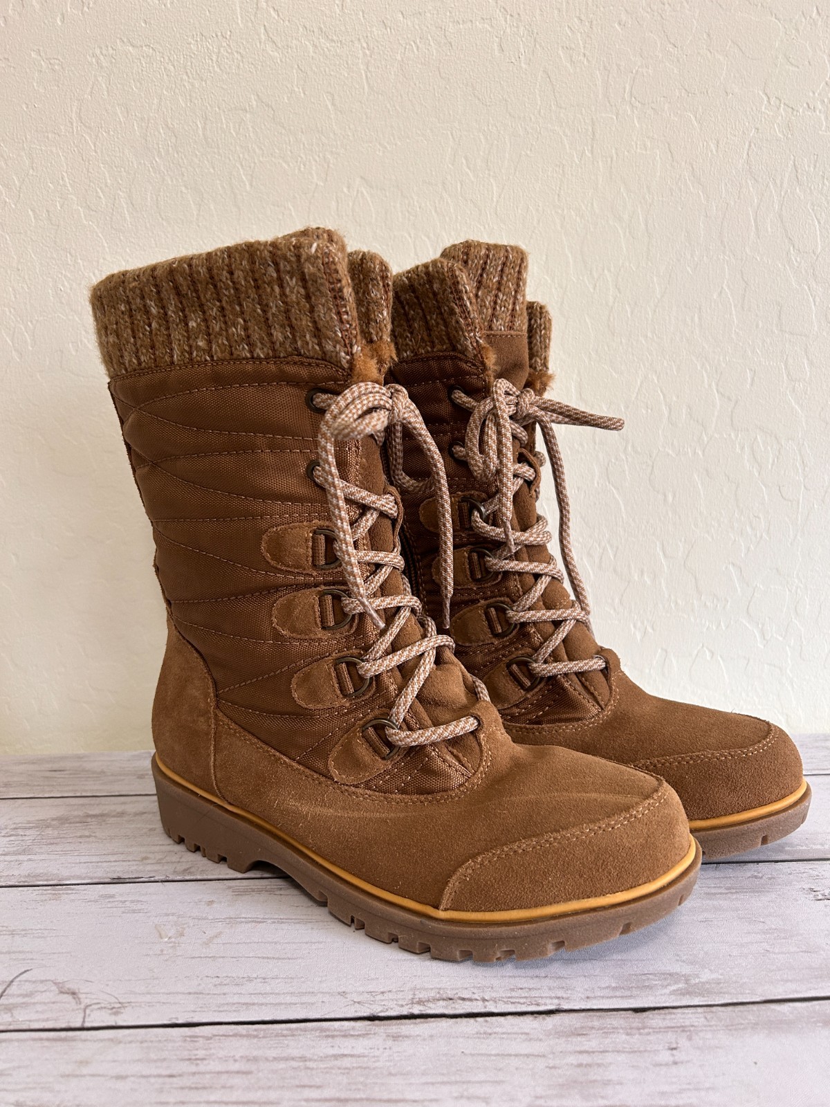Woman’s Baretrap Sierra Cold Weather Boots 7M Lace Up Combat Style Warm and Cozy