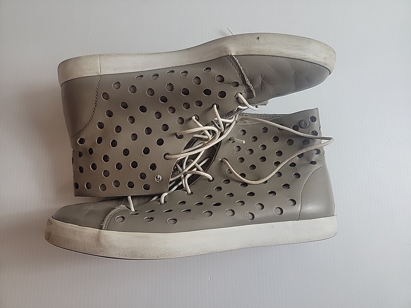 Volcom Heather Gray Leather High Top Perforated Sz 7.5