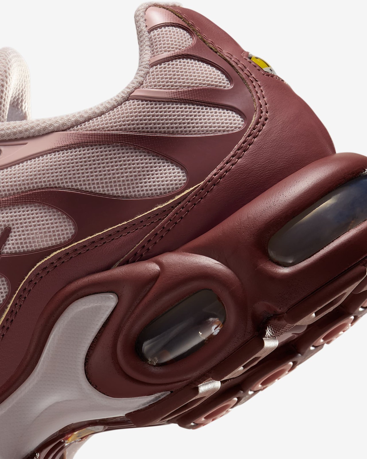 NIKE Women’s Air Max Plus DZ3671-201 Red Sepia Silt Red Reb Stardust