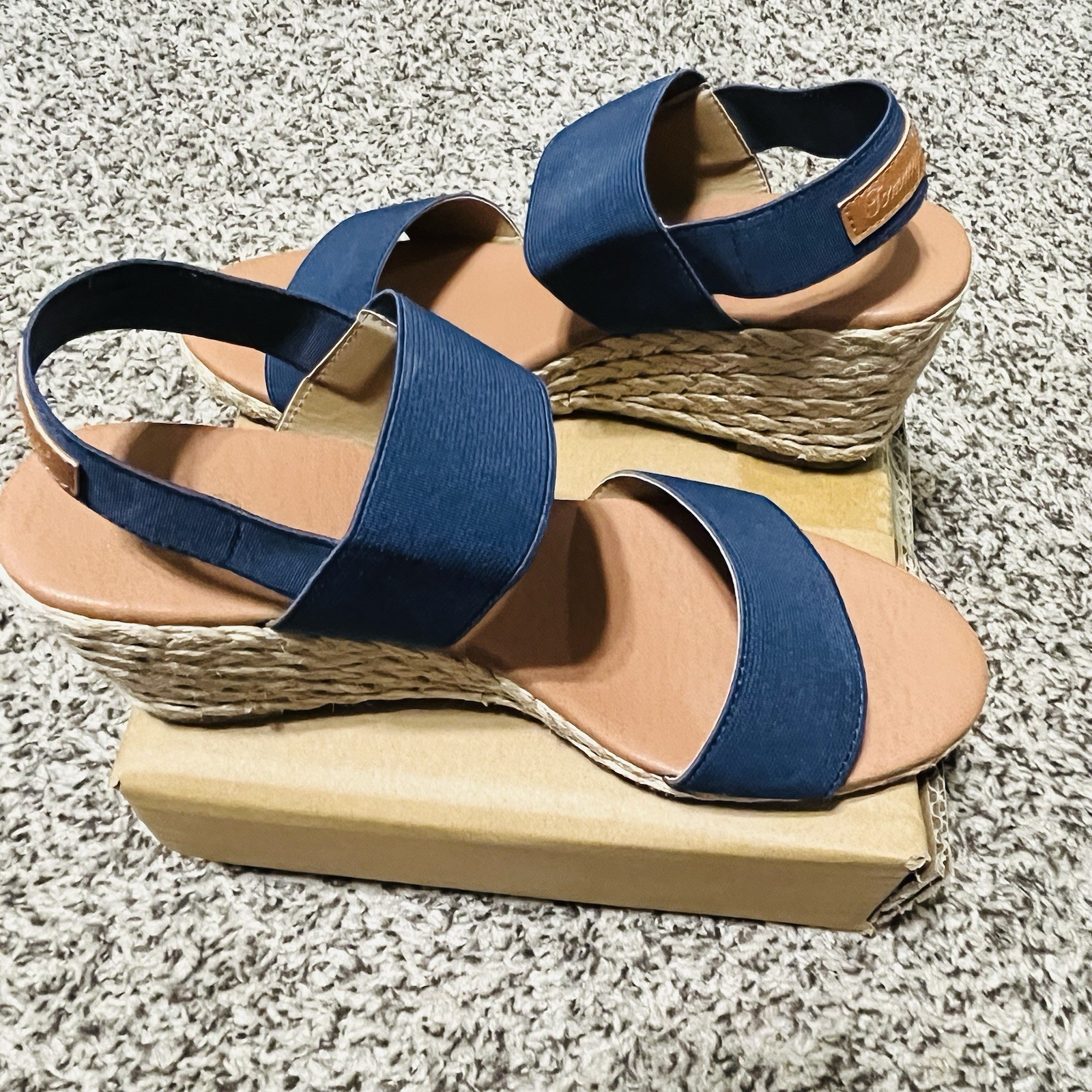 Tommy Bahama Blue/Tan Solid Wedge Sandals Strappy Slip On Women’s US 8