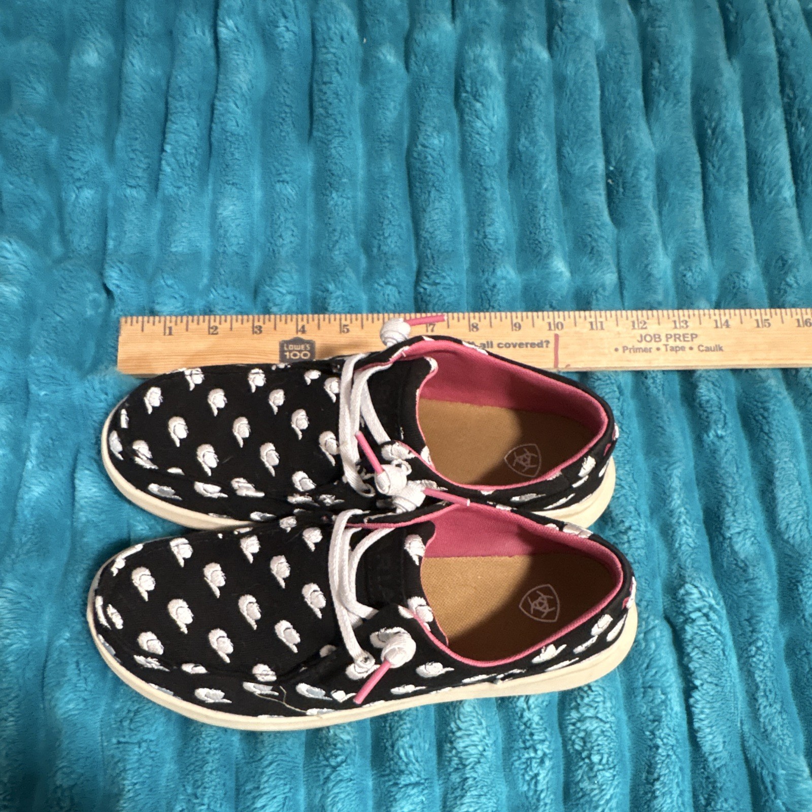 Ariat Women’s Low Top Sneaker Black/White Printed Pink Trim Lace-Up Canvas