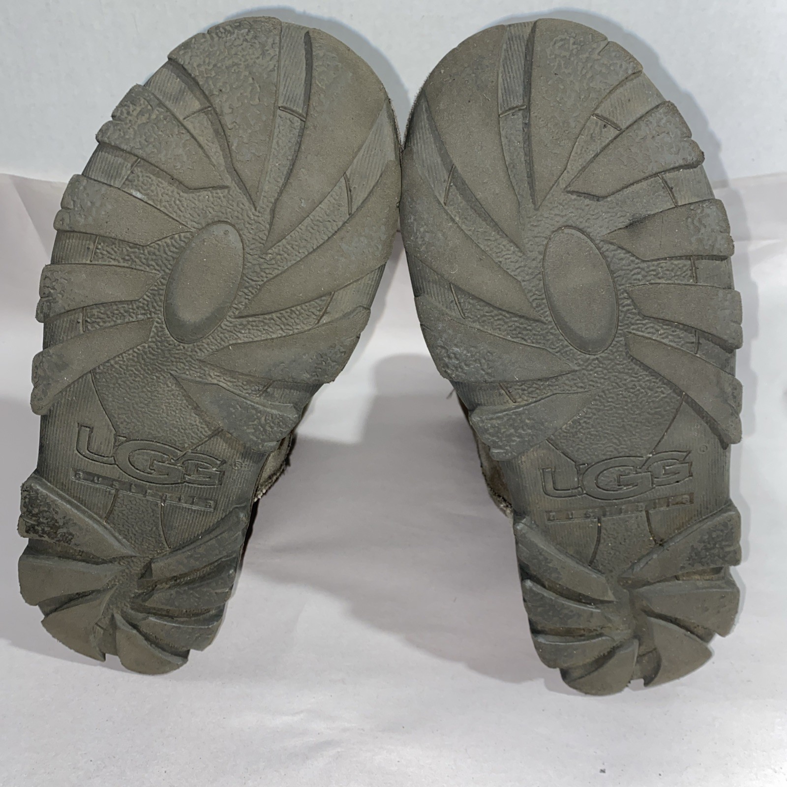 UGG Essential Short 5835 Gray Women’s Size 9 Snow Boots Lined Suede