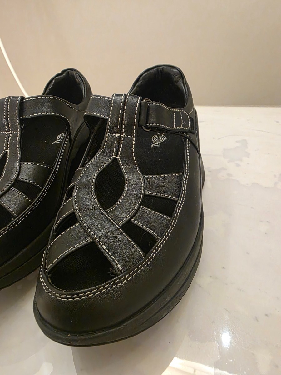 Z‑Coil Women’s Size 6 Black Covered Sandal – Mary Jane Style – Hardly Worn