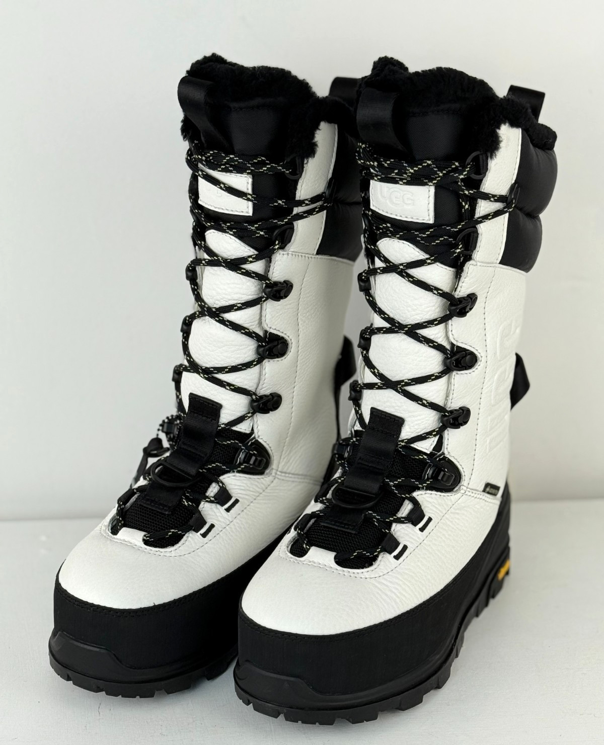 US M4, W5 – UGG SHASTA TALL EXTREME WATERPROOF Gortex Boots – White