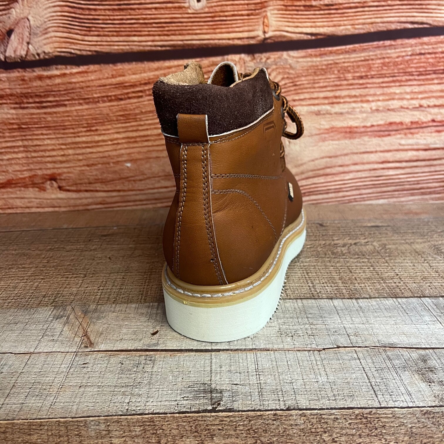 Note one has a minor difference on the heel comes with box Men LIGHT WEI G3D
