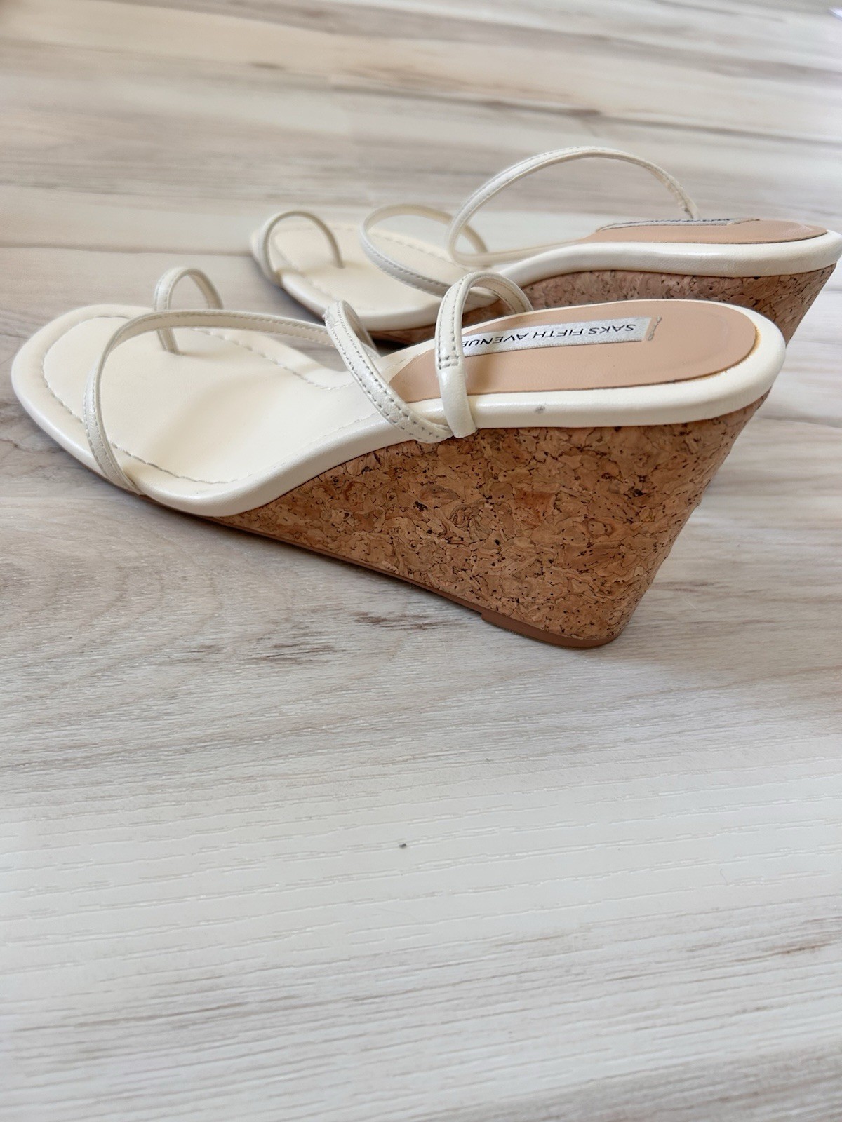 Saks Fifth Ave 38 Ivory Neutral Cream Leather Cork Wedge Toe Ring Sandles 8M