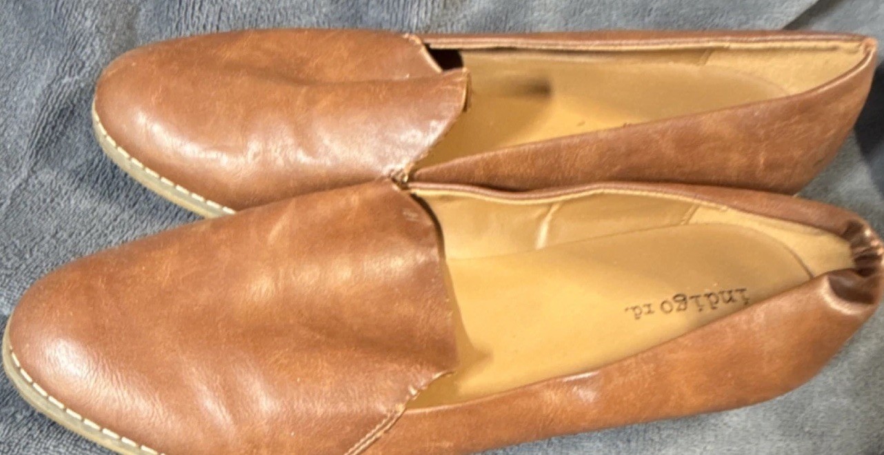 *REDUCED* Indigo Rd. Brown Slip-On Flats Closed Toe Man Made Women’s Size 9