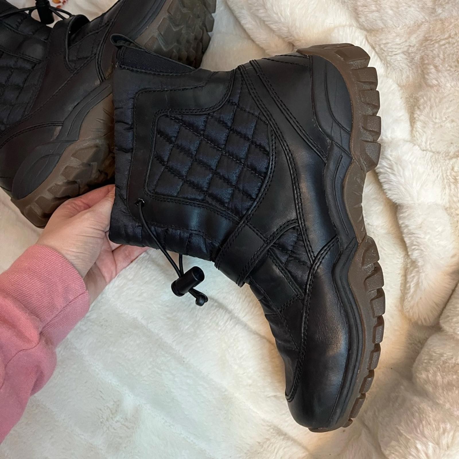 Rockport Women’s 9 Black Quilted Waterproof Fabric Winter Spring Snow Boots Fall