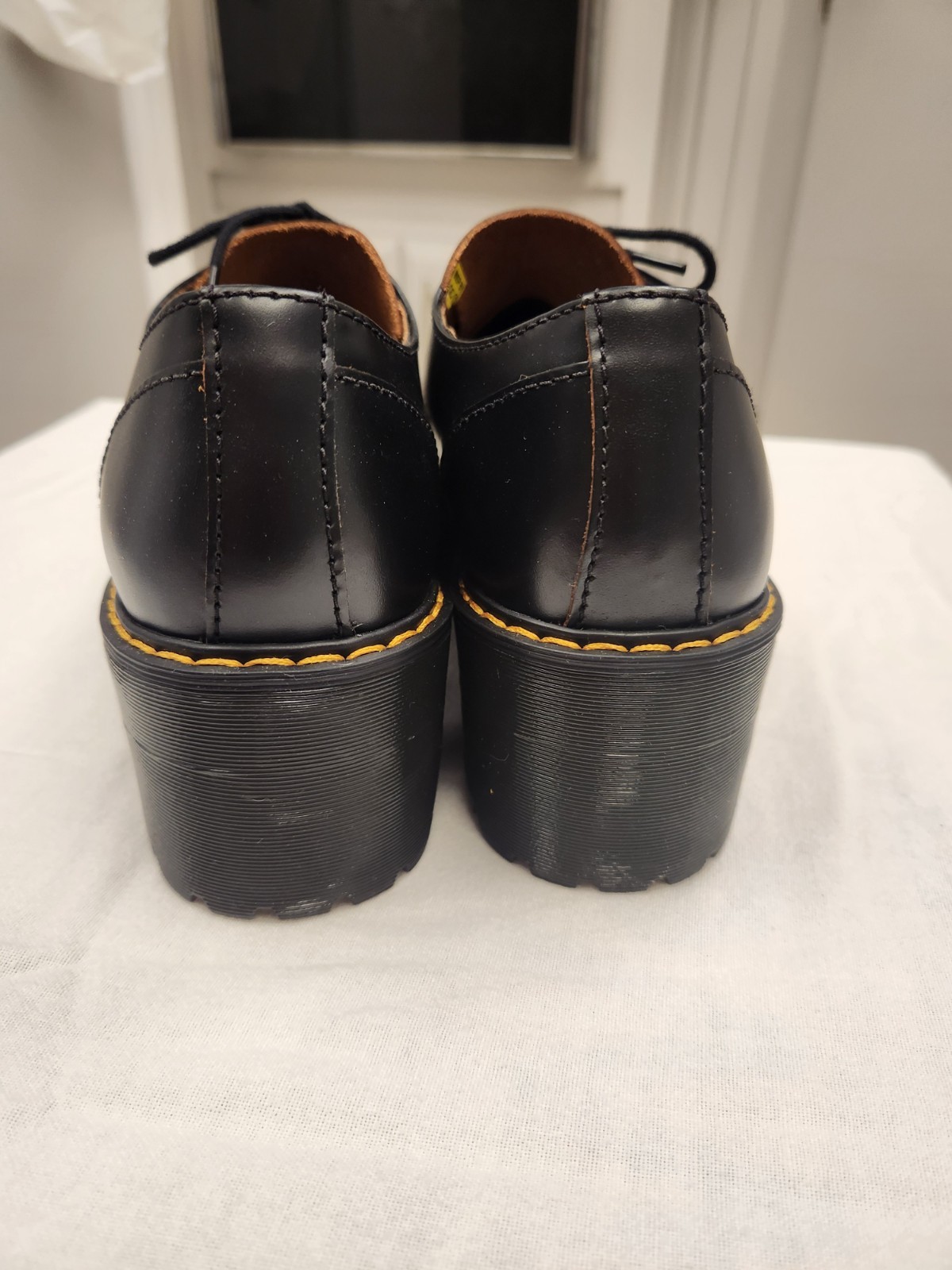 Dr. Martens Women’s Leona Lo Smooth Leather (UK7)
