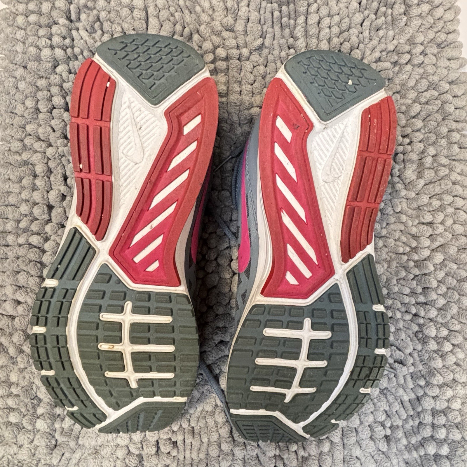 Nike Dart XI Women’s Running Shoes Size 8.5 M, Gray/White, Pink Logo