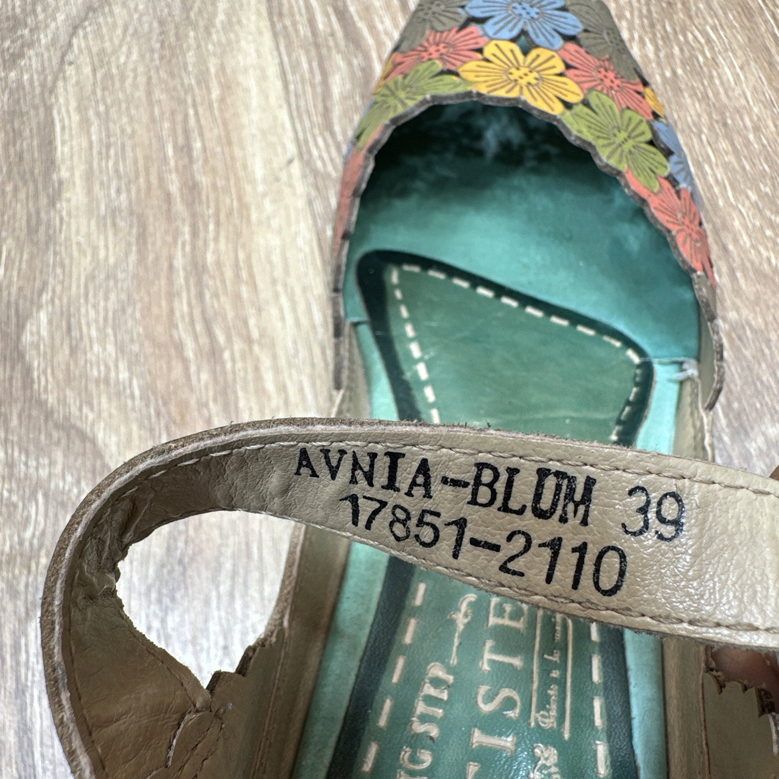 L’Artiste by Spring Step Avnia Blum Multicolor Flower Heel Sandals Size 8.5