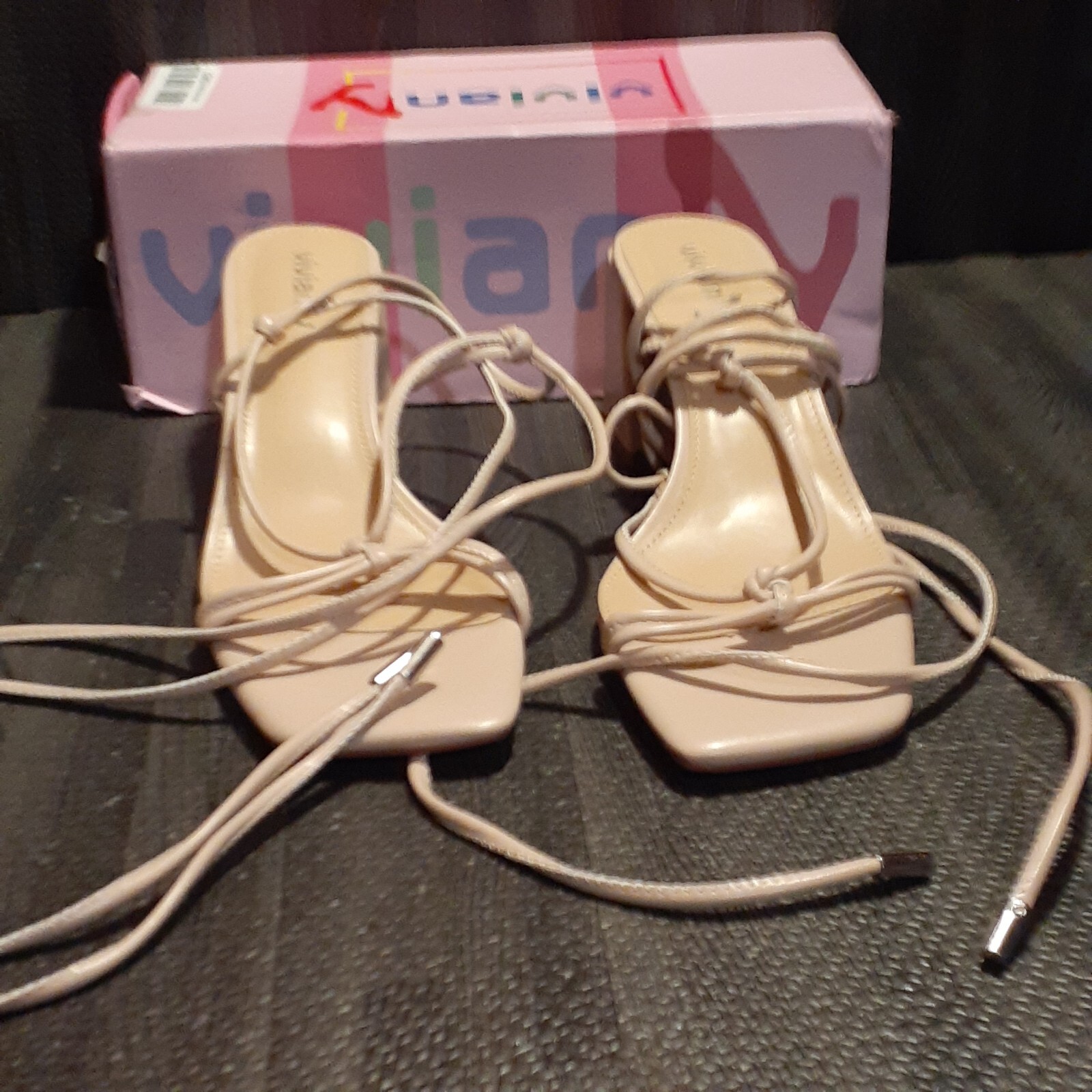Vivian Tie Sandal Size 10 Beige Ties Up Leg. New Womens Dress Shoes