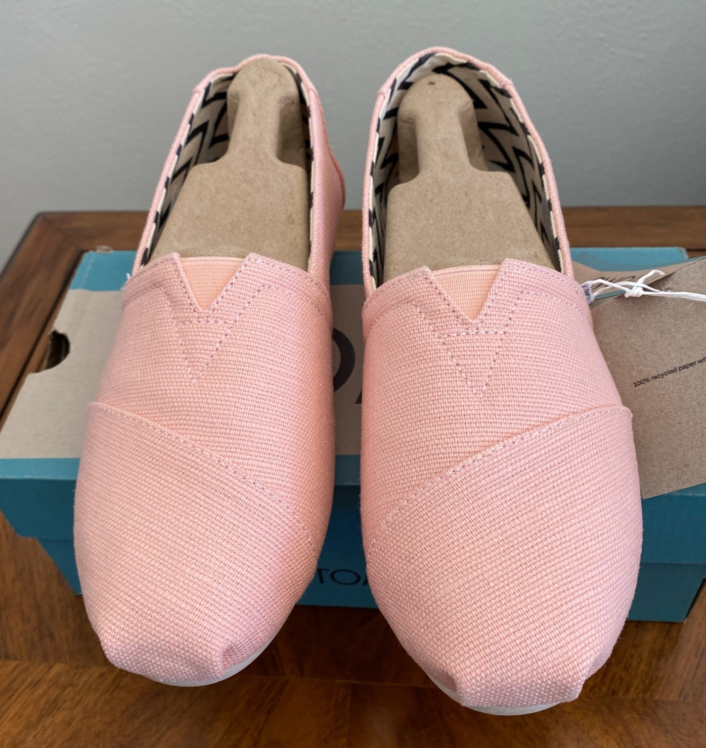 TOMS Slip On Flat Shoes Comfort Casual Travel Peach Blush Canvas Women’s 8.5