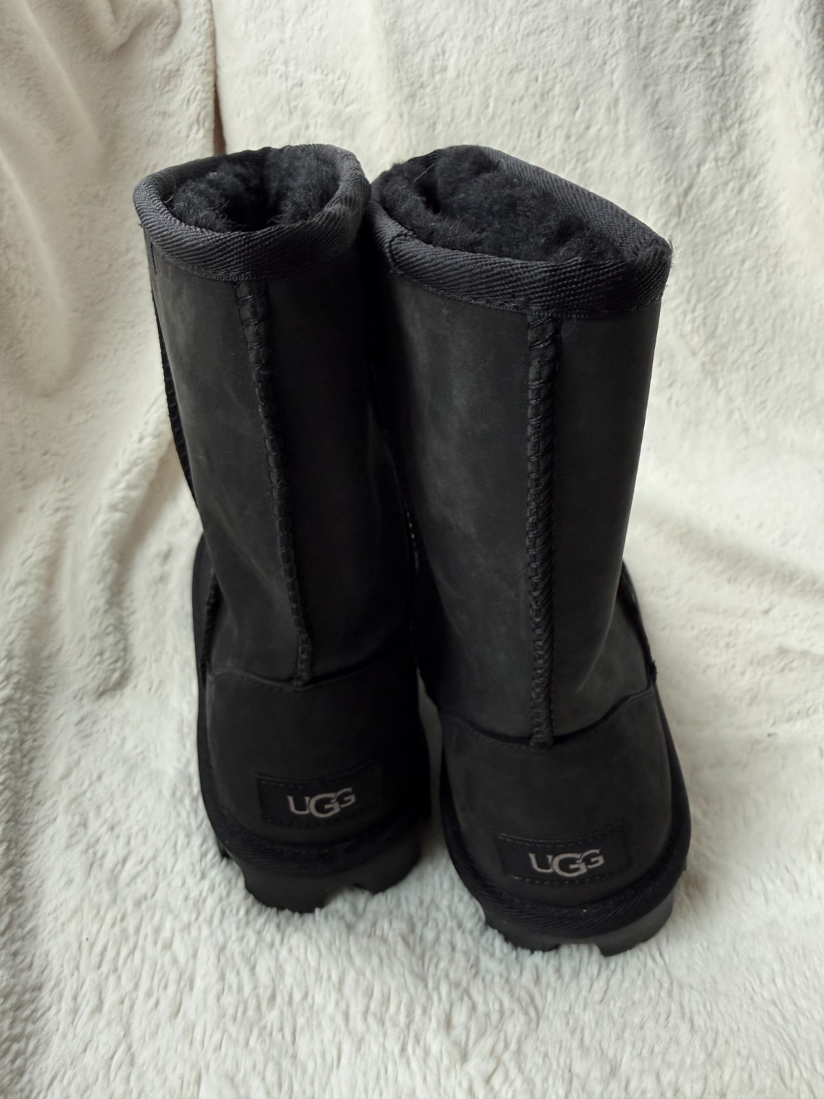 NWD UGG Women’s Essential Short Leather (1111513) US7/UK5/EU38