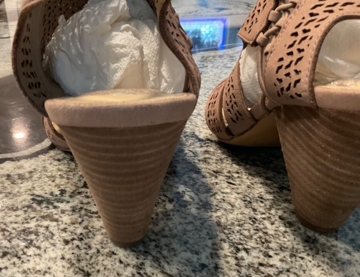 Vince Camuto Womens Eshantel Beige D’Orsay Heels 9.5 Medium (B,M) TAN BROWN
