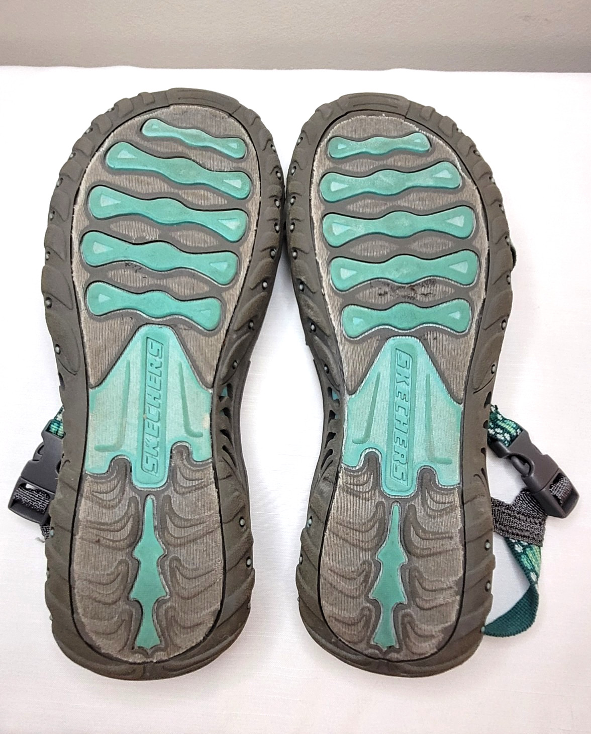 Skechers Outdoor Lifestyle Strappy Toe Loop Sandals Green Gray Women’s Size 9