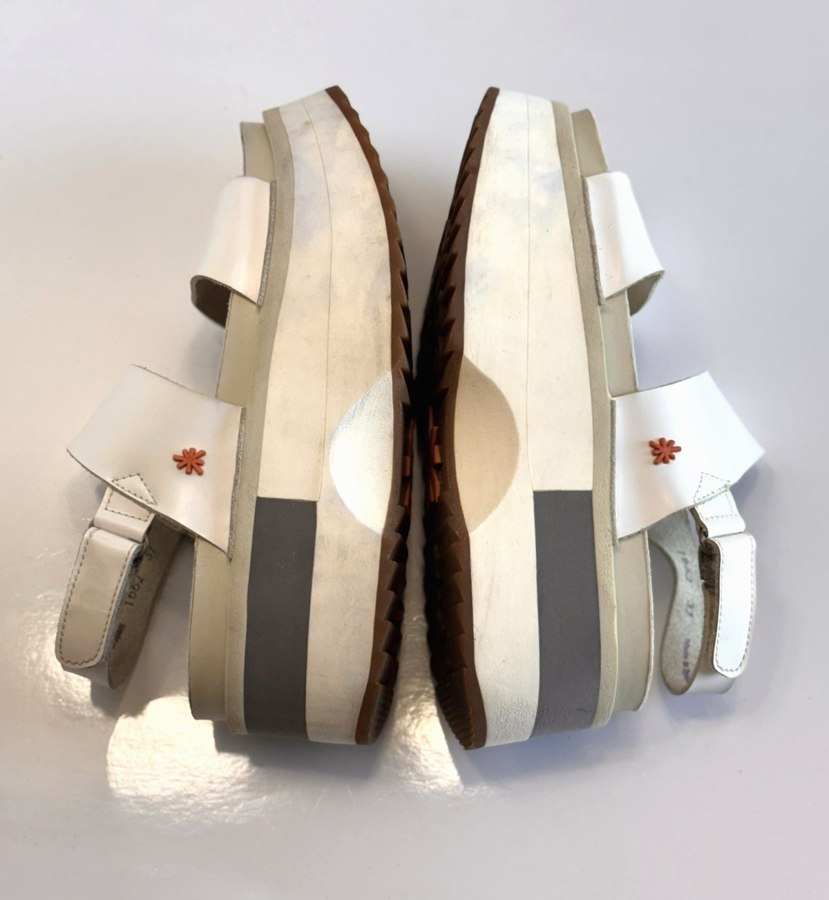 The Art Company Art Life Women’s Sz 7/37 White Leather Strappy Platform Sandals
