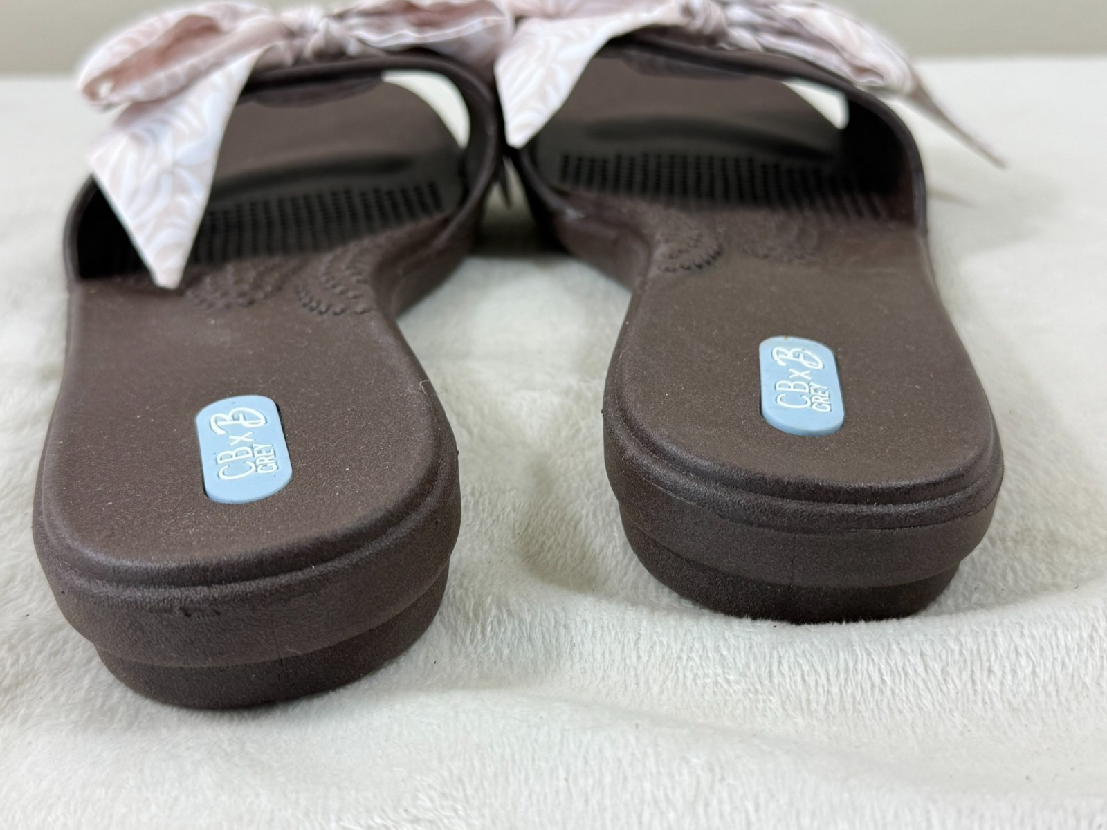 Oka-B Madison Slide Sandals Womens Size M/L Brown Tan White Bow Comfort USA Spa