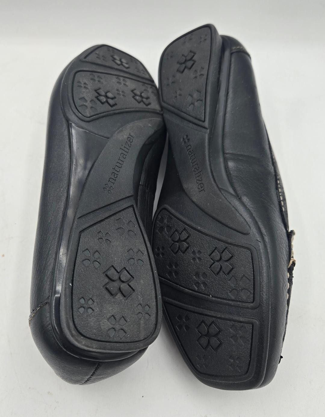Naturalizer Womens Sophie Black Flat Shoes Size 4M