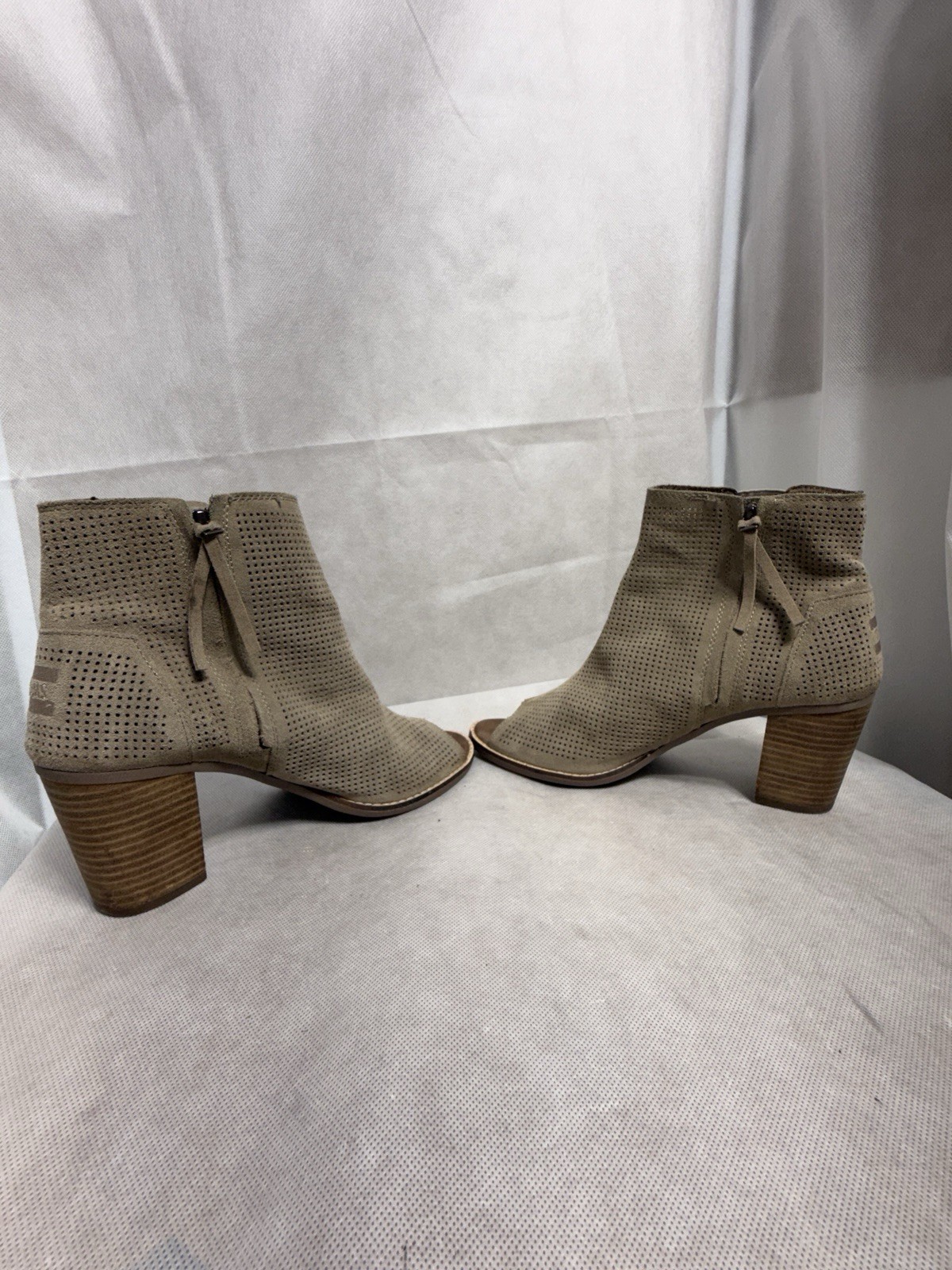 TOMS Majorca peep-toe booties Taupe Perforated Suede Block Heel Size 10W