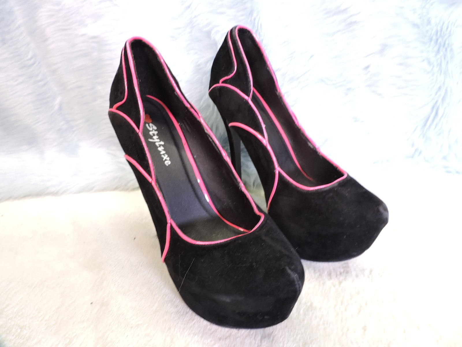 Styluxe Black velvet and Fuschia patent platforms Size 9.5 Womens Mens 8