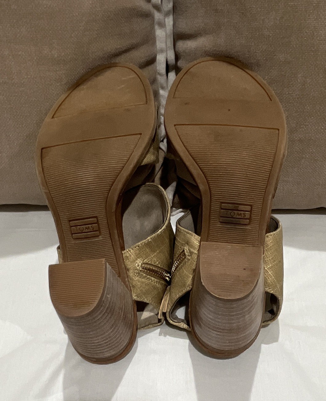TOMS Majorca Cutout Sandal Natural Yarn Gold Metallic Block Heel Zipper 7.5 NWT
