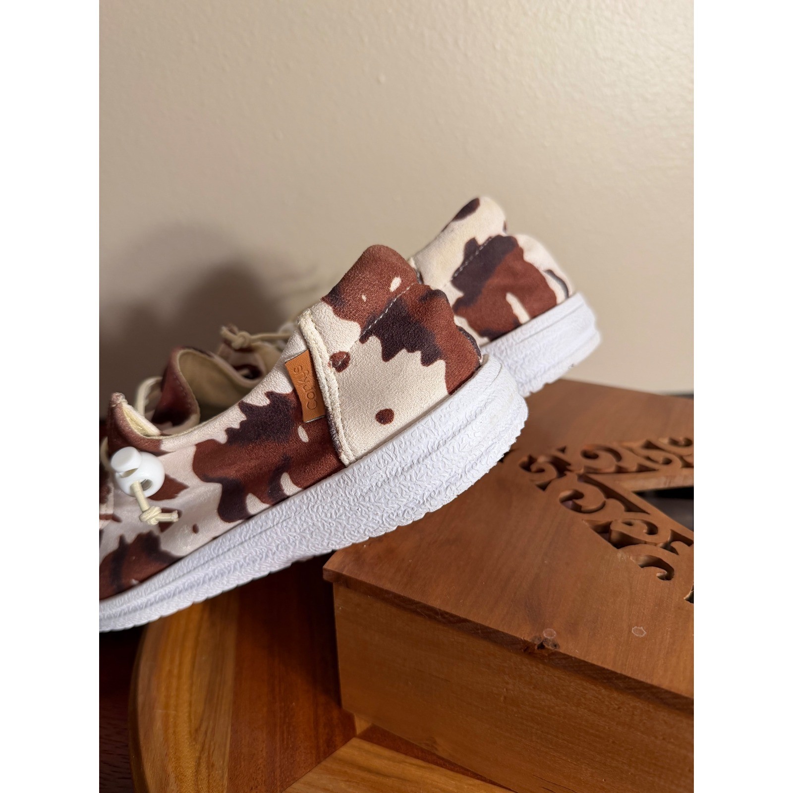 Corkys Kayak Women 9 Cow Print Brown Cream Slip On Loafers Bungee Boat Shoes