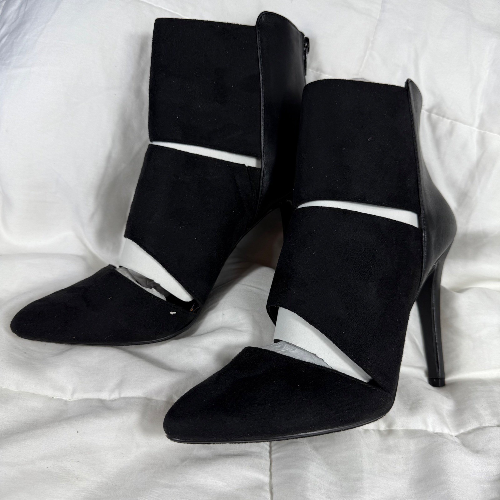 NIB Paprika Ainsley Black Cutout Ankle Boots Stiletto Heel Women’s Size 8.5M