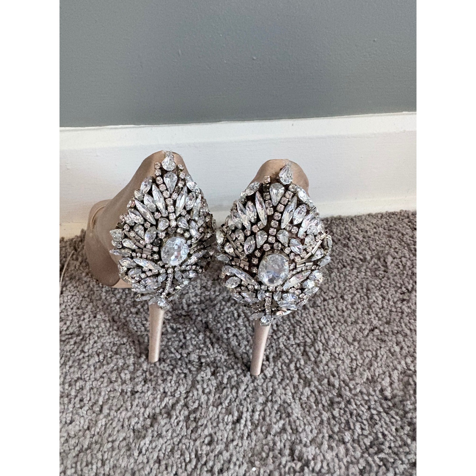 Badgley Mischka Kiara Champagne Satin Crystal Embellished Peep Toe Pumps Size 7M
