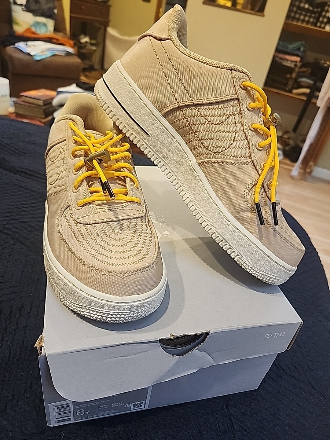 Nike Air Force 1 Woman Size 8 (Or 6Y)