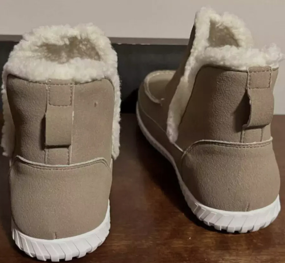 Journee Collection Capreece Tru Comfort Foam Womans Slipper Boots – Size 8.5