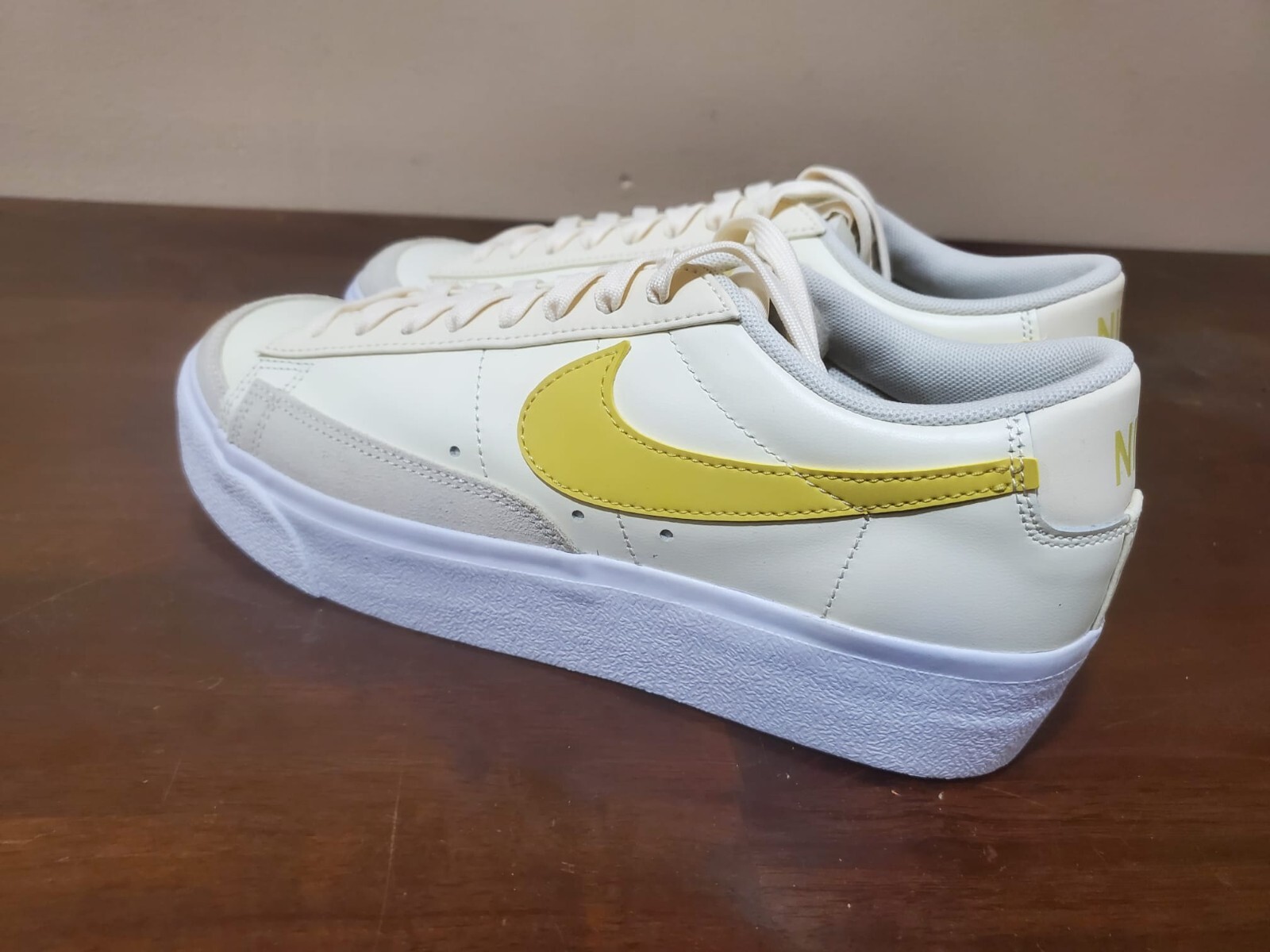 NEW Nike WOMEN’S BLAZER LOW PLATFORM DJ0292 113 SZ 10