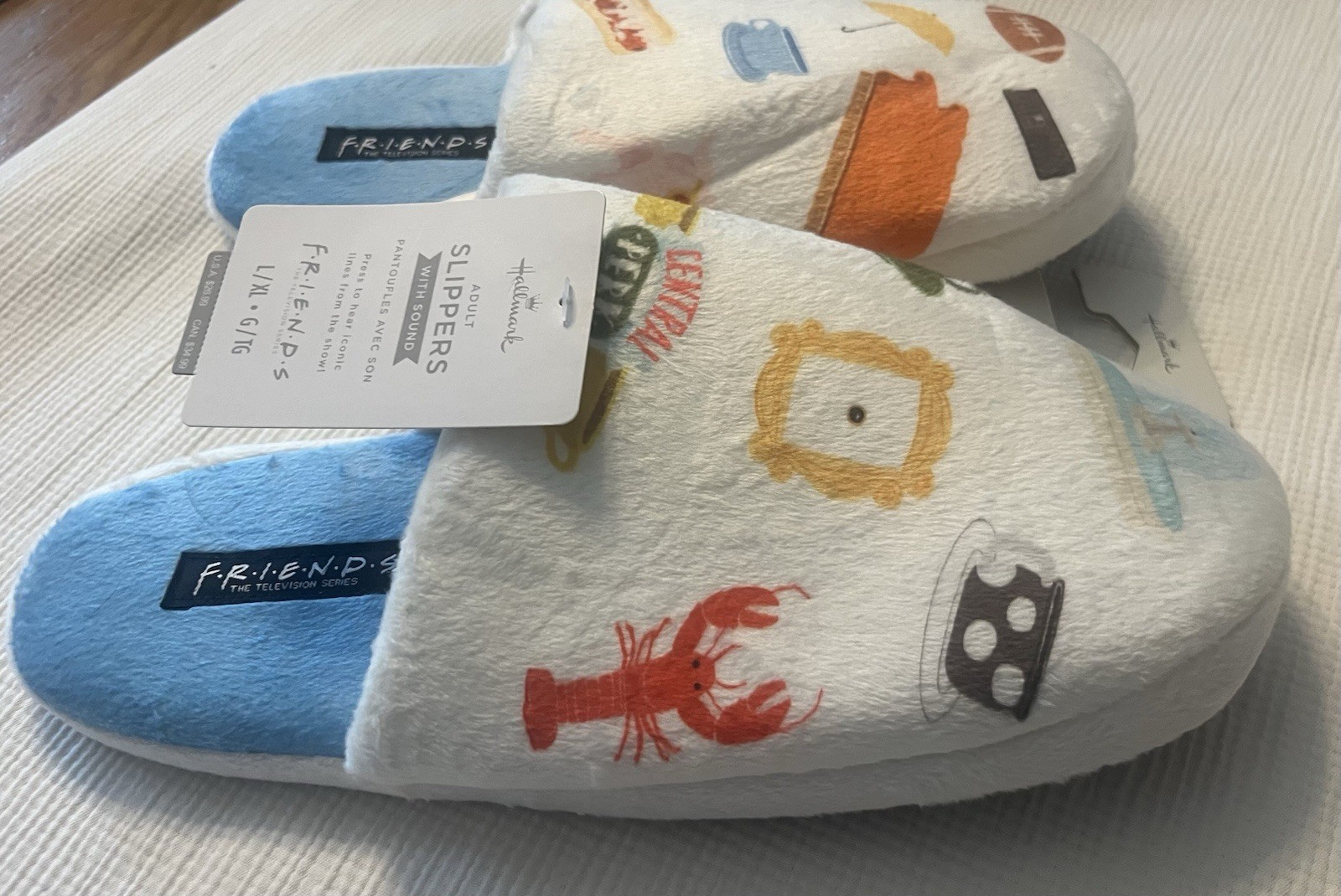 NWT F.R.I.E.N.D.S. TV Show Central Perk Hallmark Adult Slippers L/XL (No Sound)