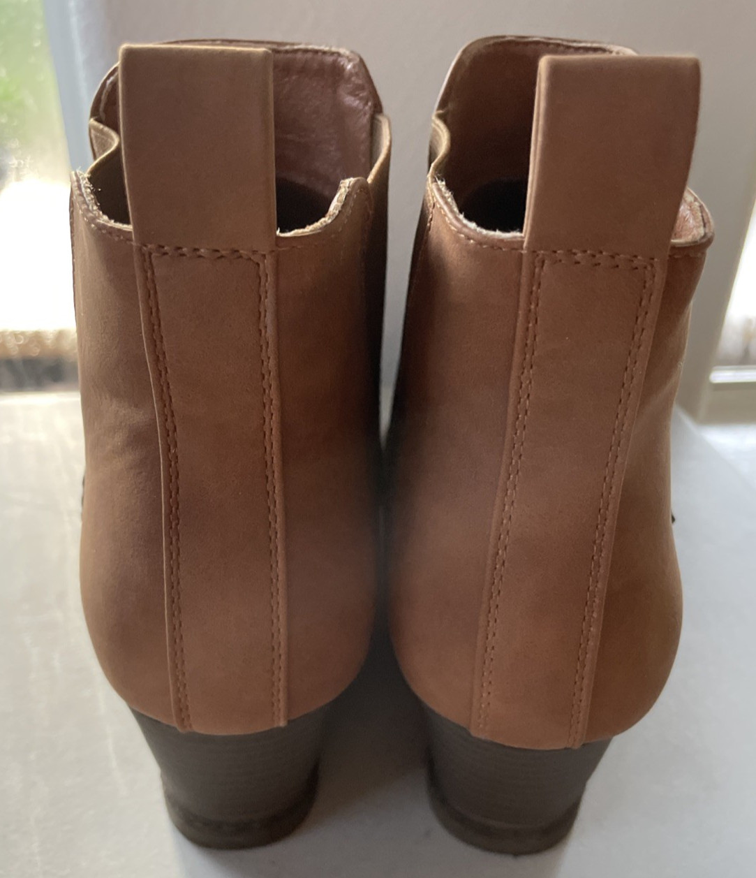 VEPOSE NEW YORK Women’s Brown Pull-On Wedge Round Toe Ankle Boots Size: 8M